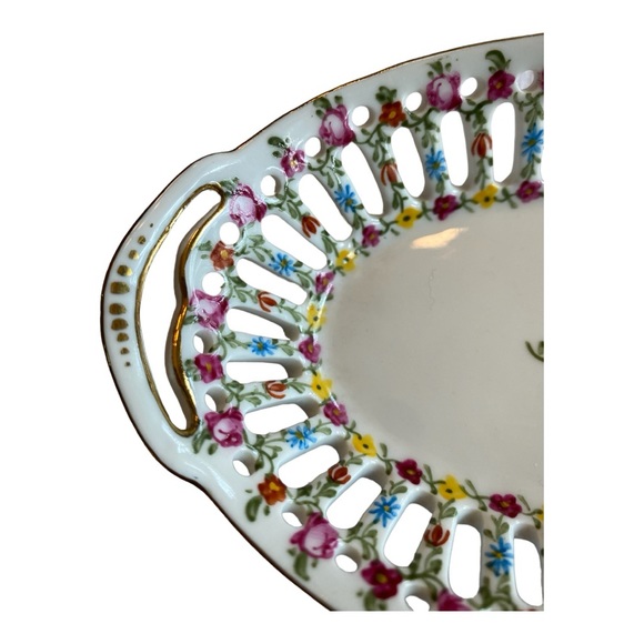 Vintage Reticulated Dish. Mint condition. - Picture 6 of 6